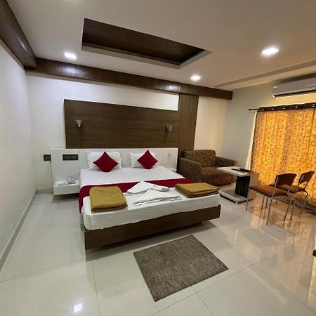 Grand Meridian Vinnamangalam Exterior photo