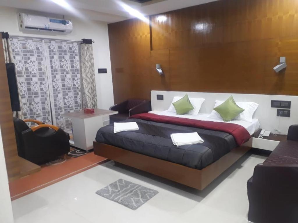 Grand Meridian Vinnamangalam Exterior photo