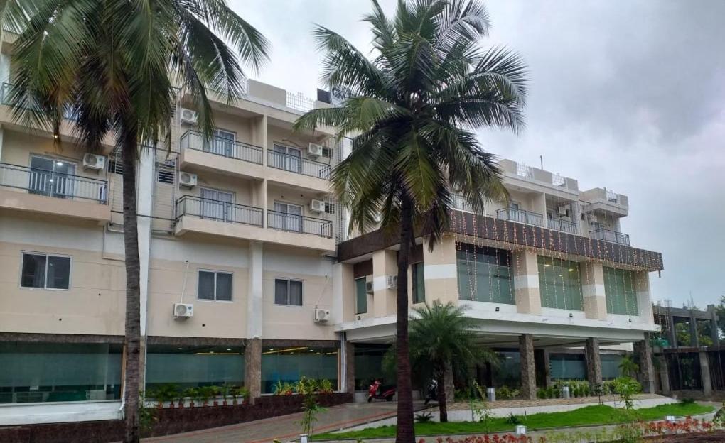 Grand Meridian Vinnamangalam Exterior photo