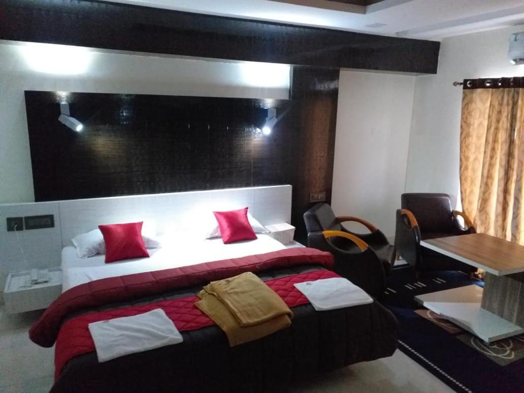 Grand Meridian Vinnamangalam Exterior photo