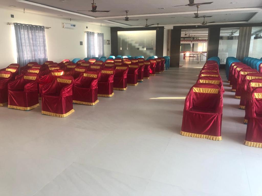 Grand Meridian Vinnamangalam Exterior photo