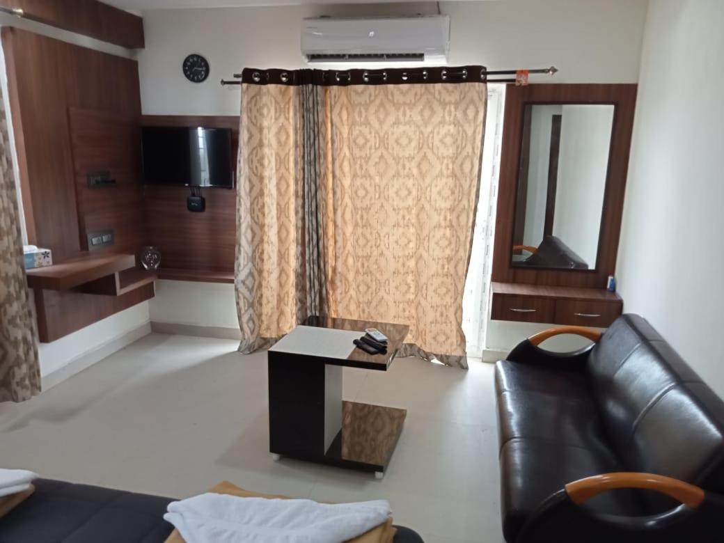 Grand Meridian Vinnamangalam Exterior photo