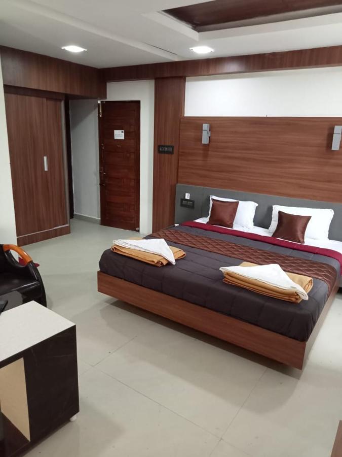 Grand Meridian Vinnamangalam Exterior photo