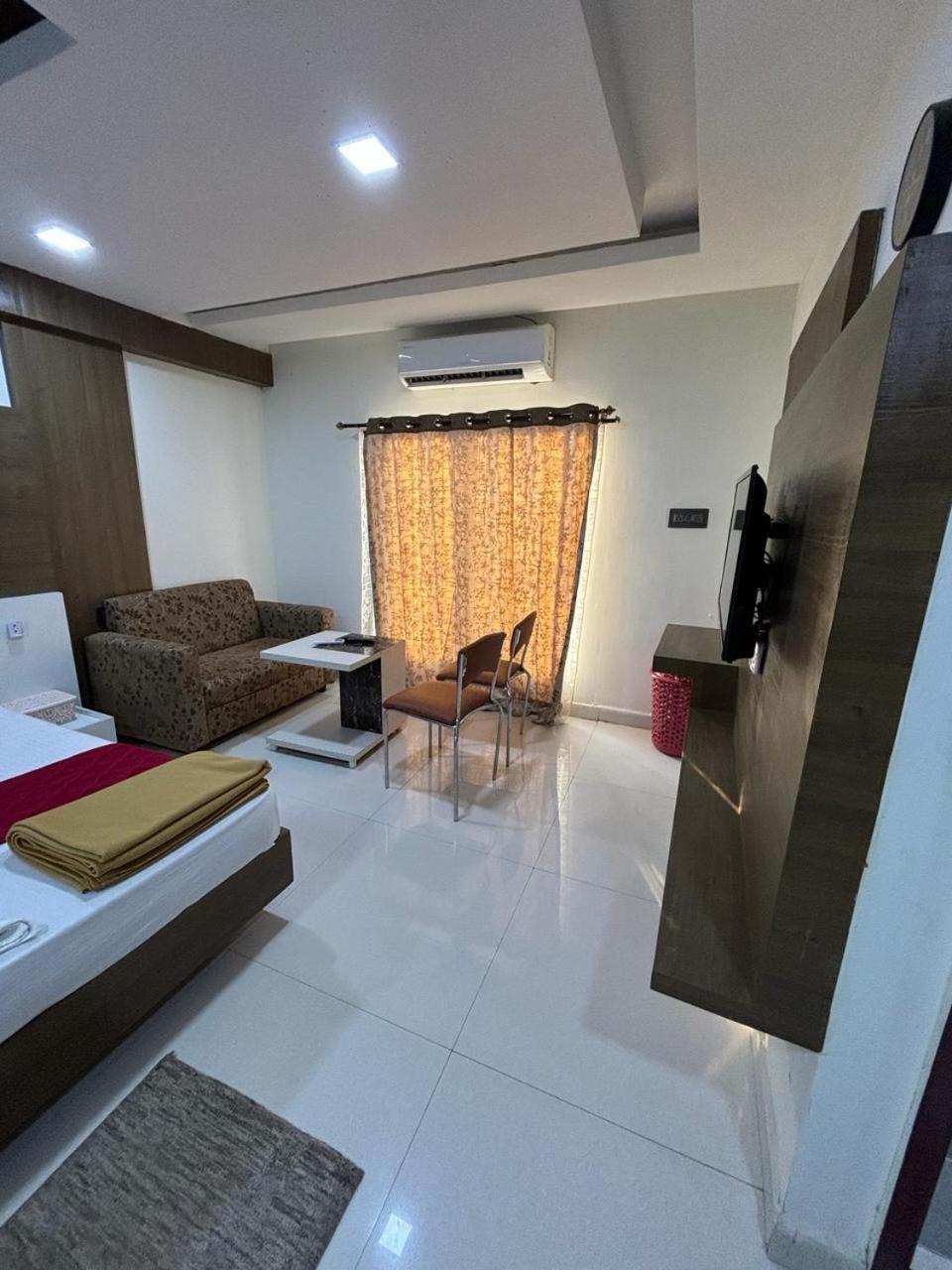 Grand Meridian Vinnamangalam Exterior photo
